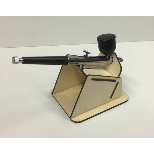 Halter für Airbrush von Holzdeko-Lasercut-Gravur, aus Holz gefertigt, zeigt den stabilen Halter mit Airbrush.