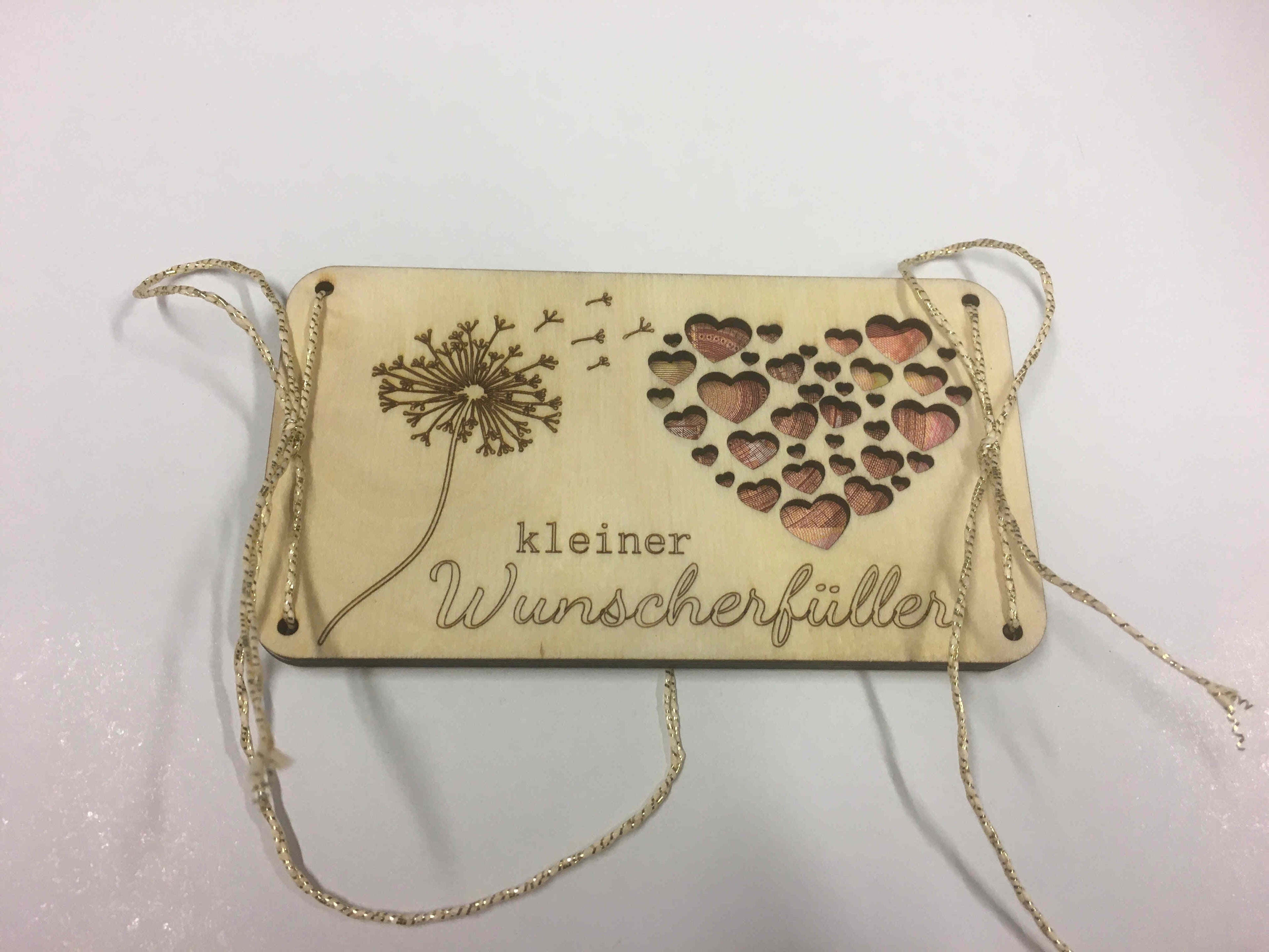 Holzkarte mit Pusteblume und Herzmotiv für Gutscheinkarten oder Geldgeschenke