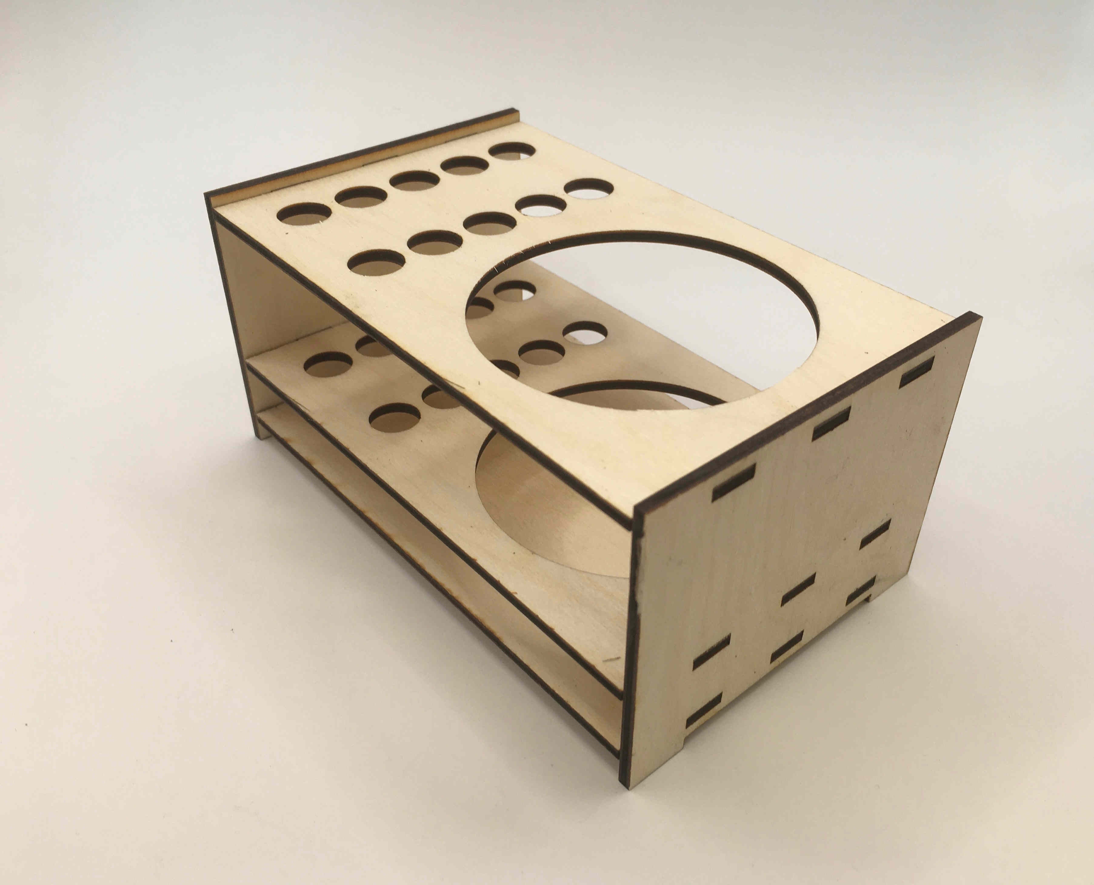 Pinselhalter speziell für malen mit Aquarell mit Platz für eine Wassertasse