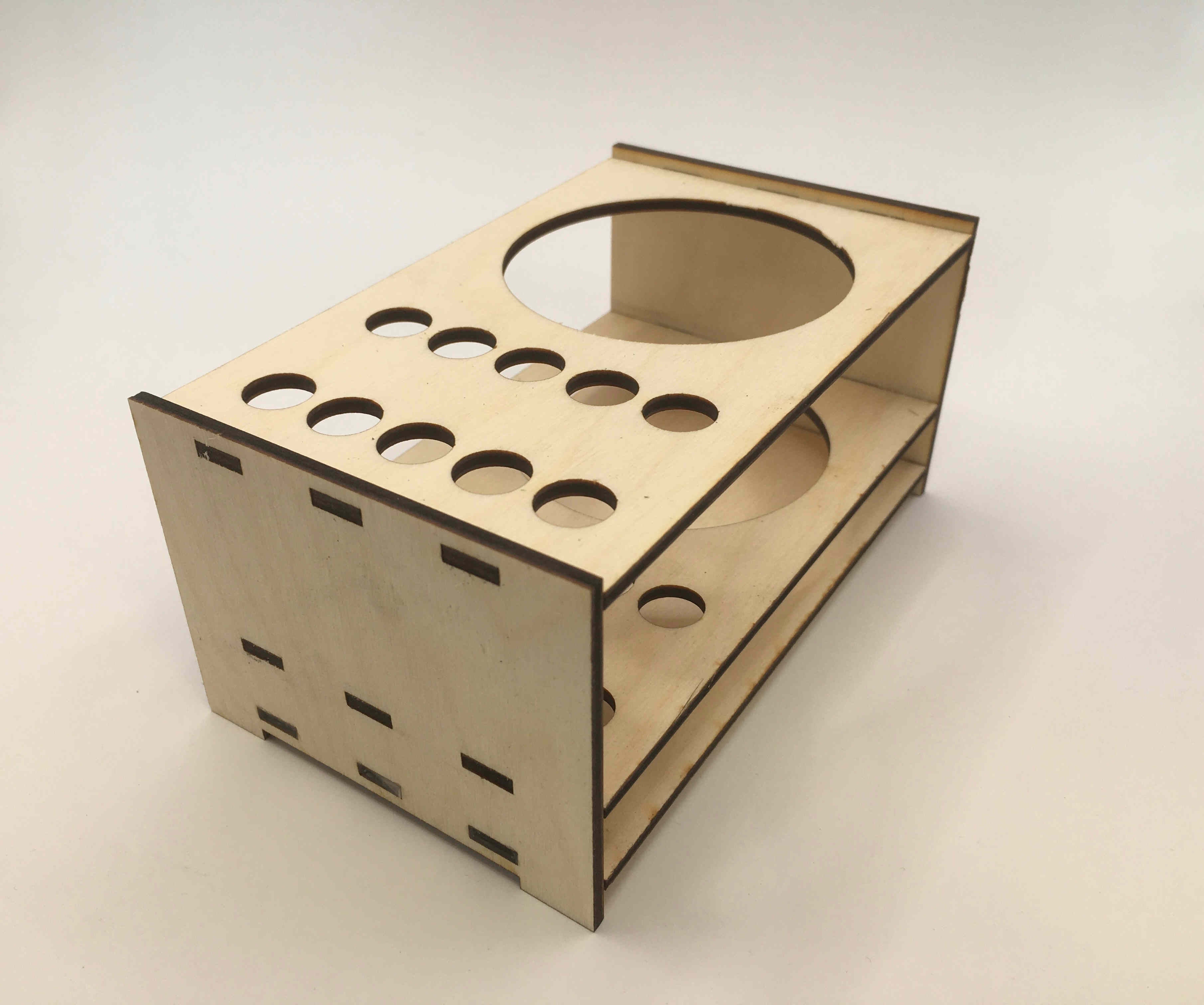 Pinselhalter speziell für malen mit Aquarell mit Platz für eine Wassertasse